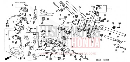 TUYAU DE GUIDON/PONT SUPERIEUR ST1300A4 de 2004